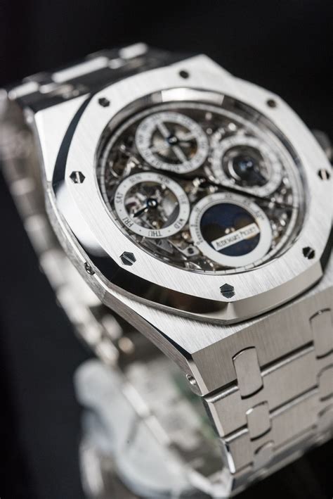 audemars piguet storia royal oak calendario perpetuo acciaio platino|audemars piguet royal oak.